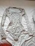 Jasne body w cętki obcisłe długi rękaw vintage