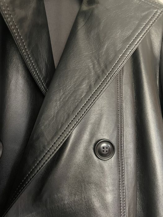 Шкіряний жіночий чорний плащ Isabel Garcia