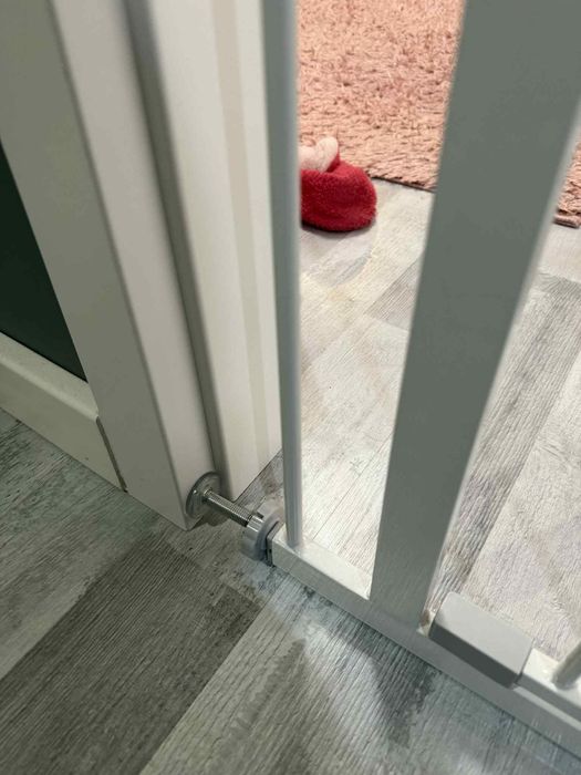 Barierka zabezpieczająca na schody i drzwi