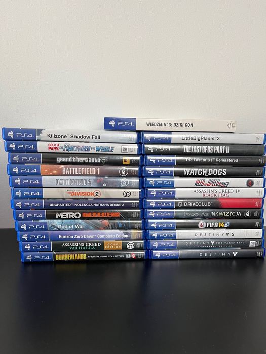 PlayStation 4 (fat) 500 GB + pad DualShock 4 + ładowarka + 24 gry