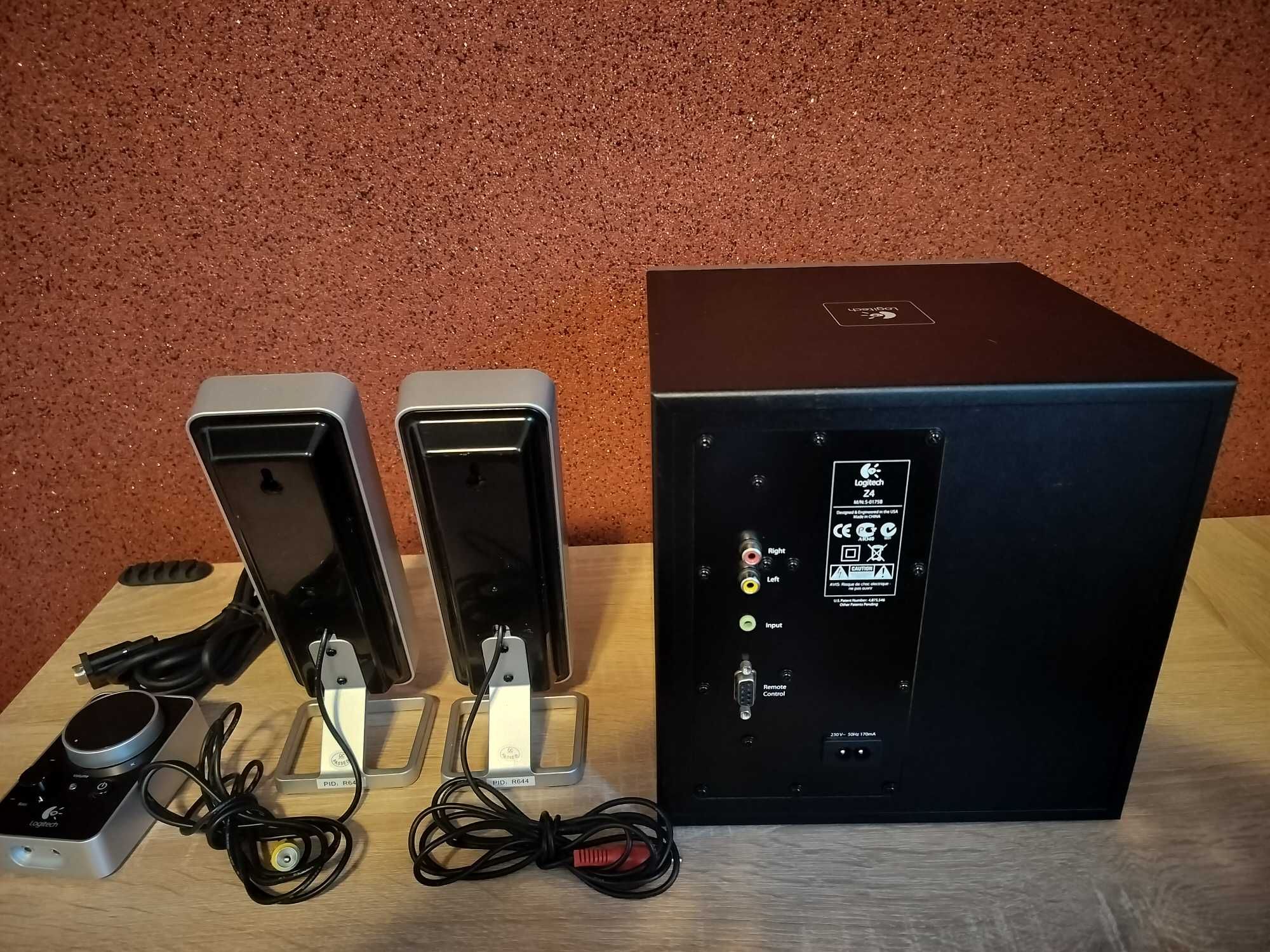 Głośniki komputerowe 2.1 Logitech Z4. W 100% sprawne.Gratis bluetooth.