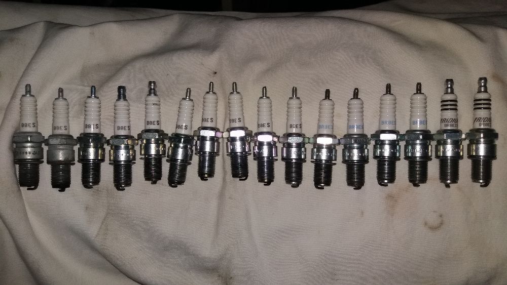 Vários pares de velas para mota NGK B8ES, BR8ES, BR8EIX iridium
