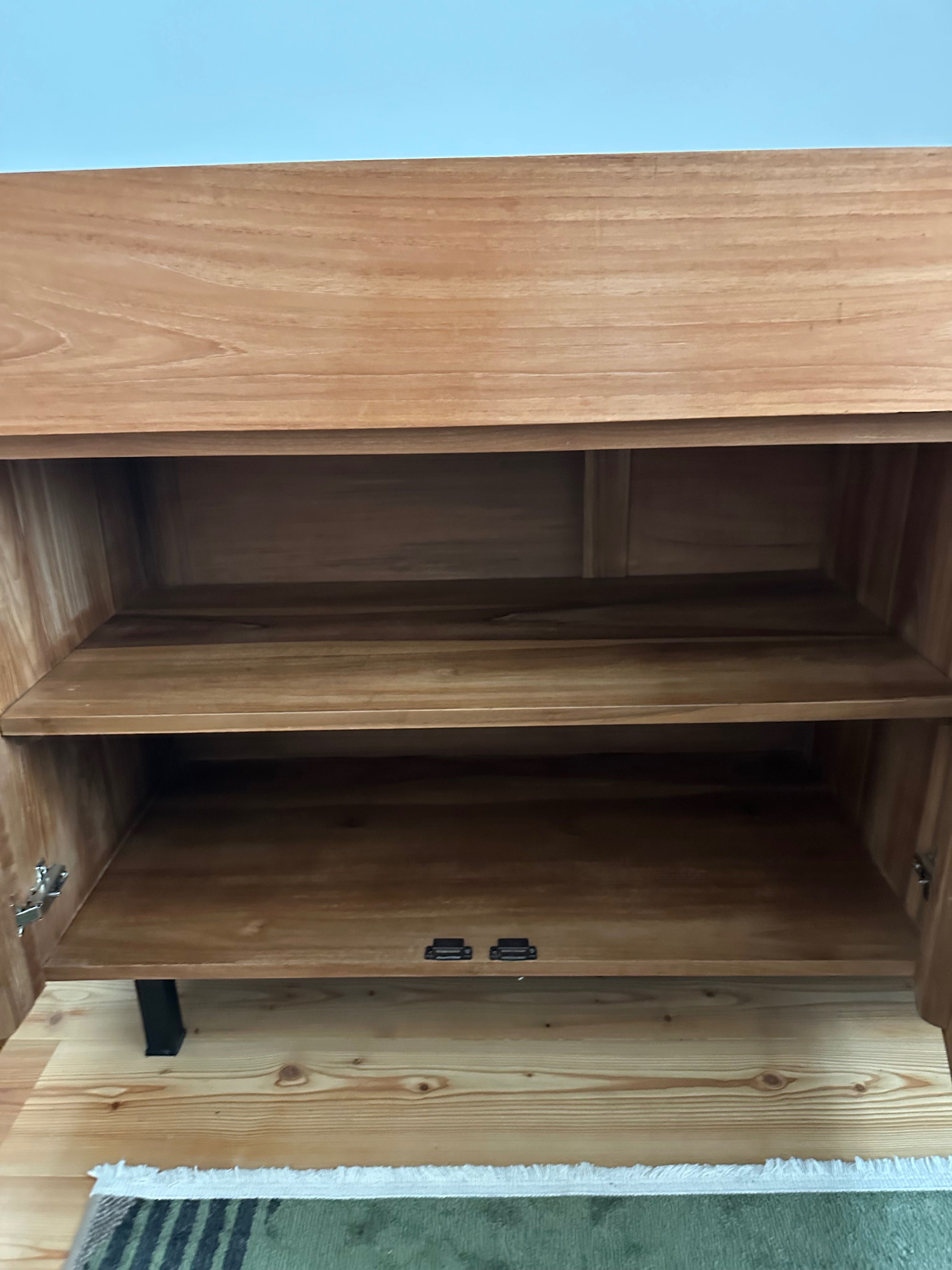 Aparador/Buffet em Carvalho - Design Moderno