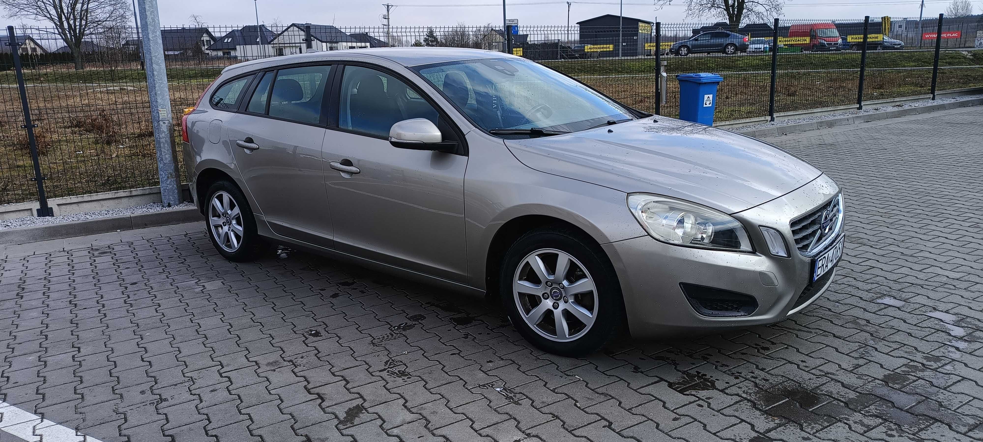 Sprzedam Volvo V60 2.0 D4 5 cylindrów