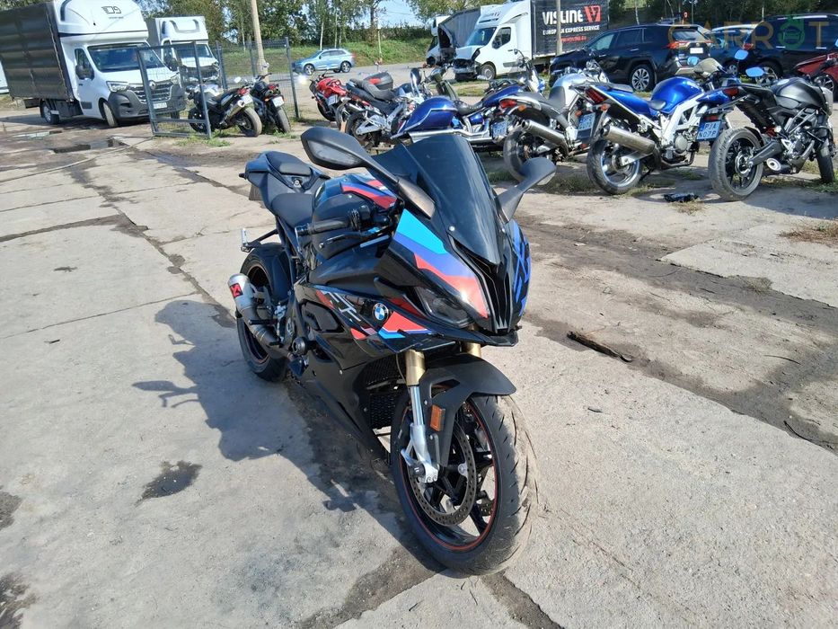 BMW S BMW S1000RR 2024 207km 6998km DelikatanieUszkodzony Fv23% AKRAPOVIC