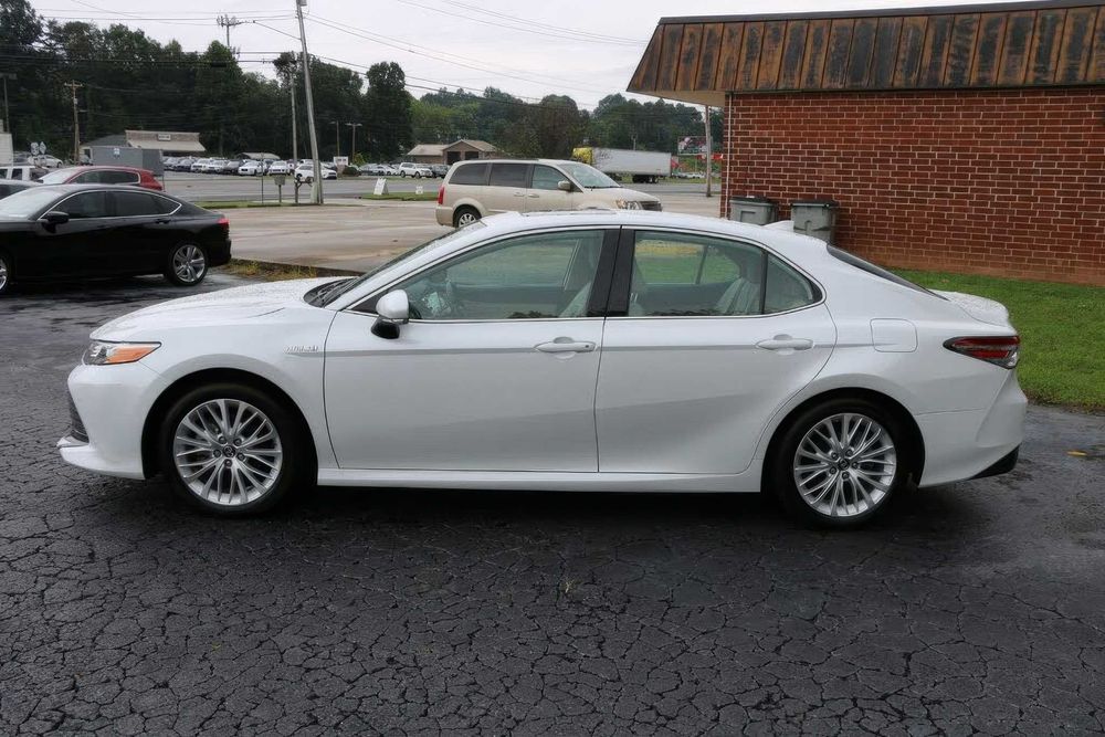 Toyota Camry      2019