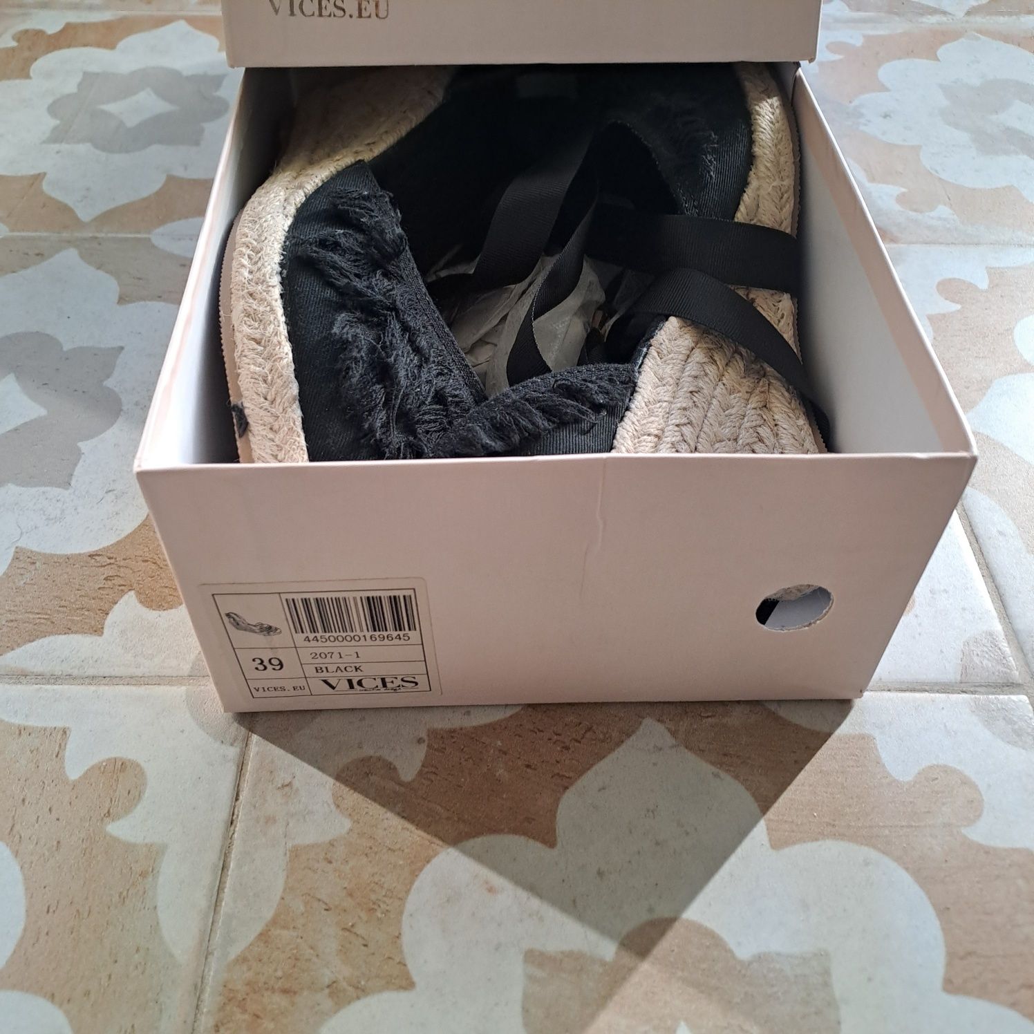 Espadryle na koturnie wiązane VICES czarne r. 39