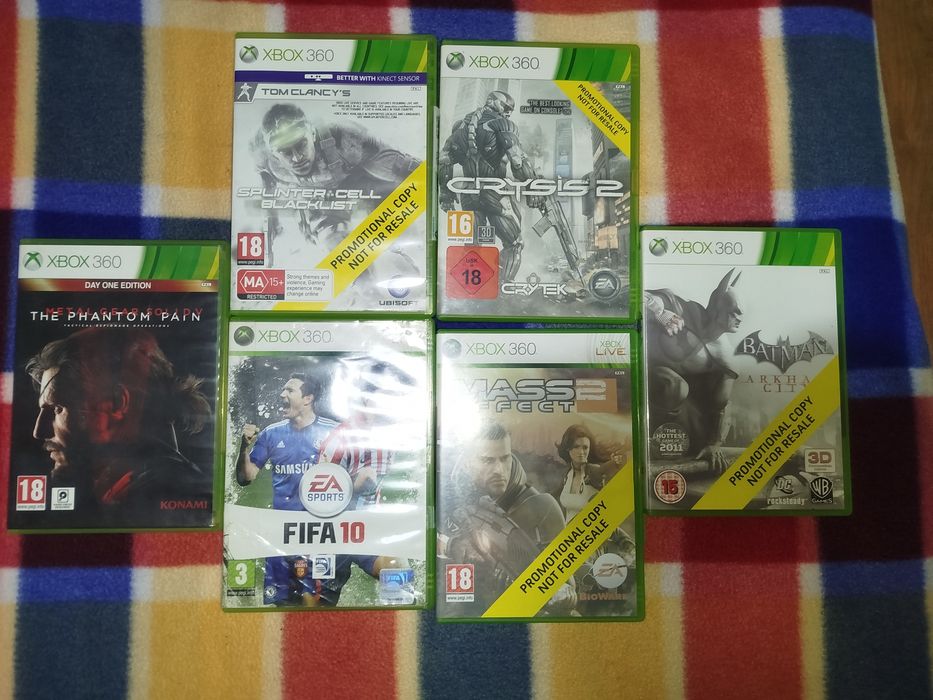 Xbox 360 com 2 comandos e 6 jogos