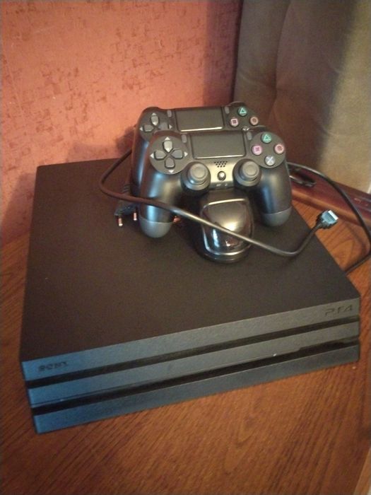 Игровая приставка PS4 Pro 1TB — полный комплект, как новая


1. PS4 Pr