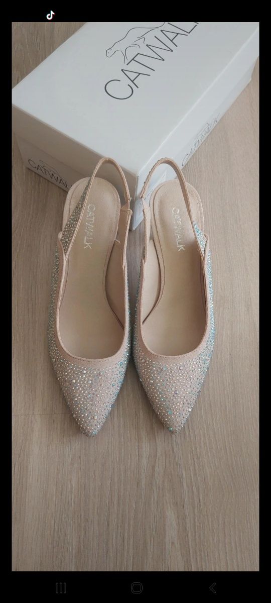 Nowe buty sylwester uroczystość, błyszczące