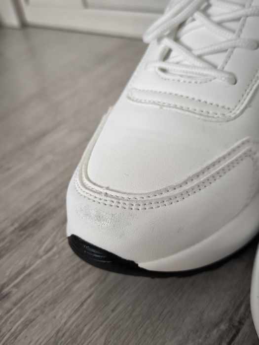 Продам жіночі кросівки, снікерси, кеди