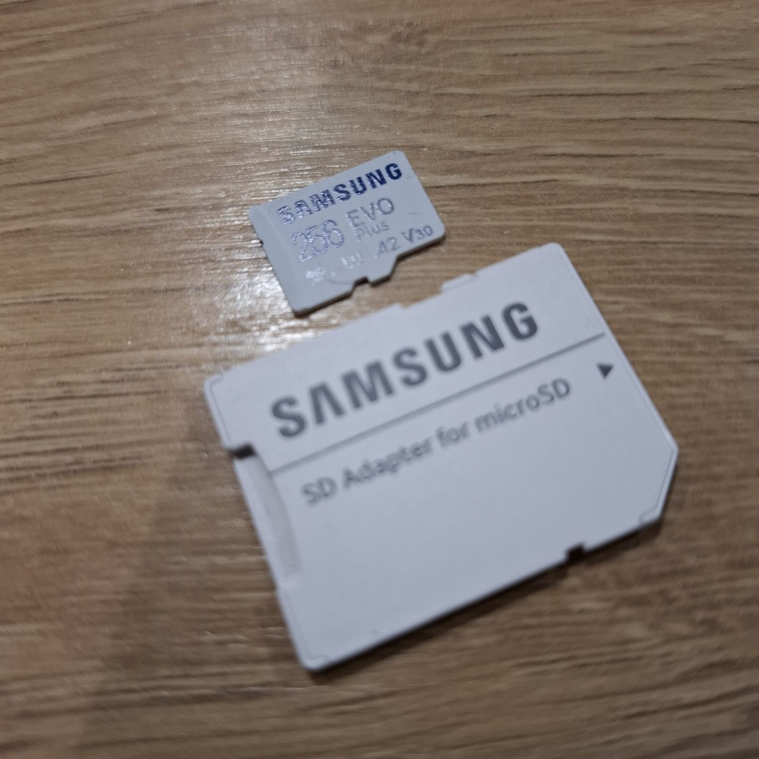1111karta pamięci microSDXC Samsung EVO PLUS o pojemności 256GB.
Samsu