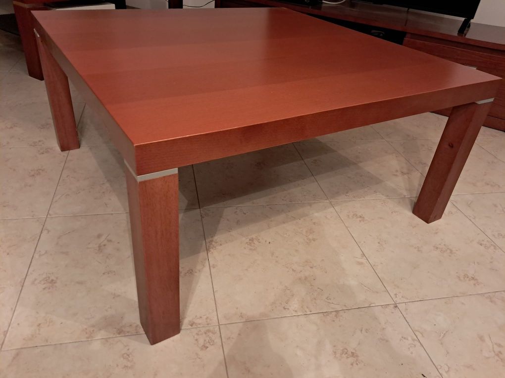 Mesa de centro em madeira maciça