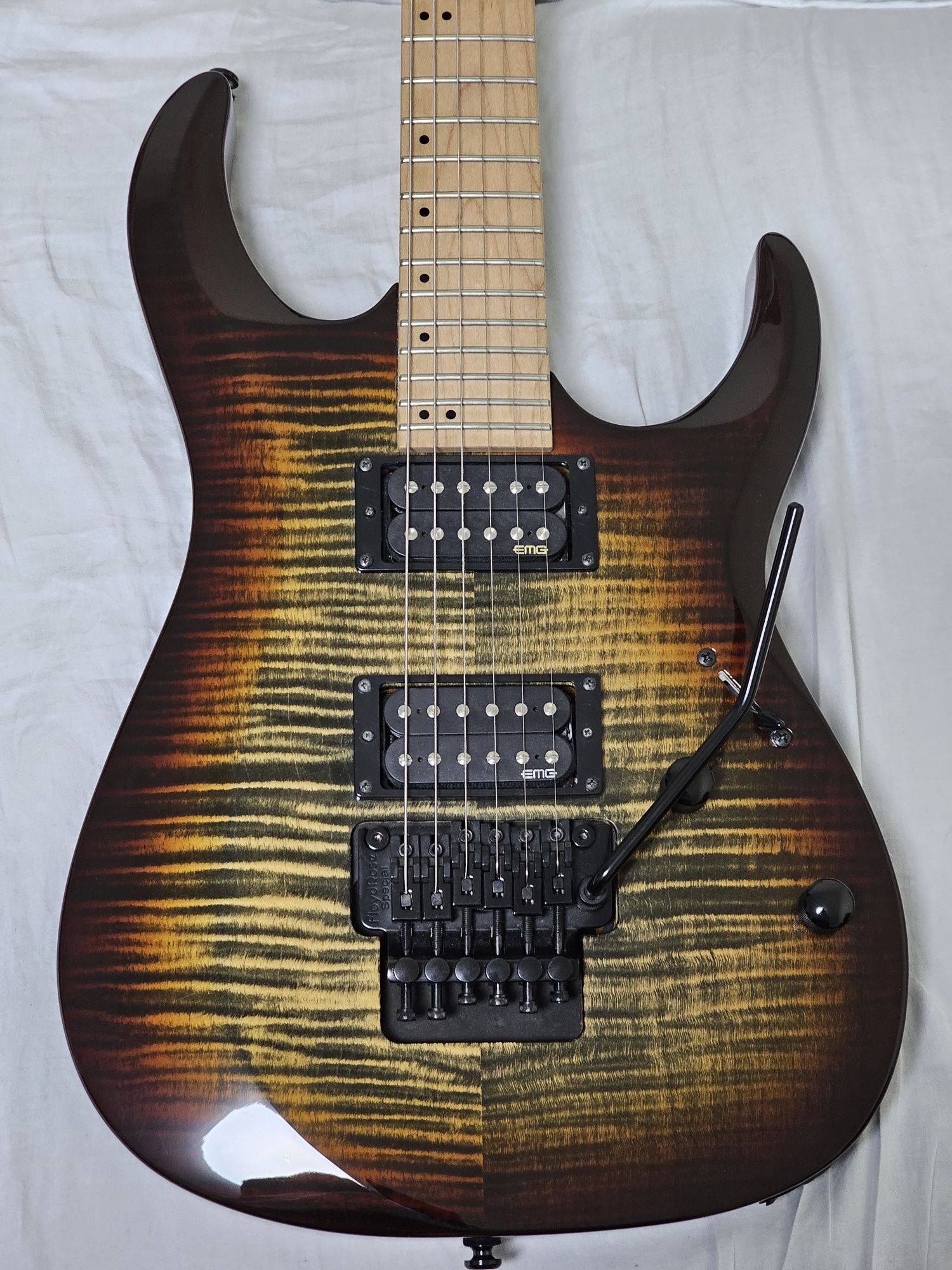 Gitara elektryczna Cort X300 Tremolo Floyd Rose