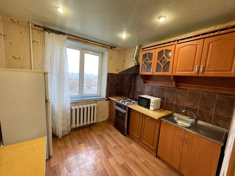 Продам ексклюзивну 3-кім. квартиру Кам’янське, лівий берег 2 мкр.