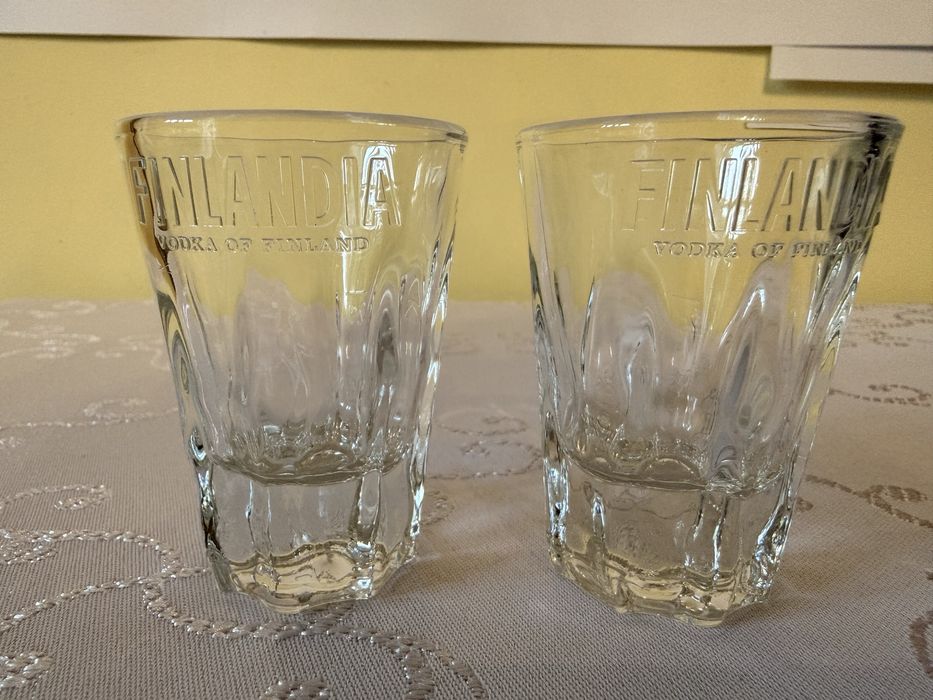 Kieliszki Finlandia Vodka tłoczone – 2 sztuki Grube szkło Eleganckie