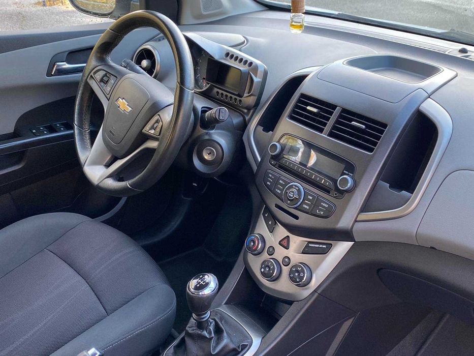 Chevrolet Aveo 2012 року 1.2/бензин