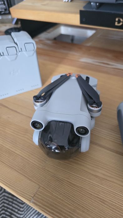 Dron DJI Mini 3 Fly More Combo (DJI RC)