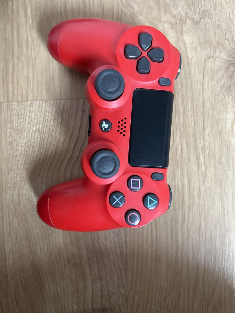 Konsola ps4+ 2 pady