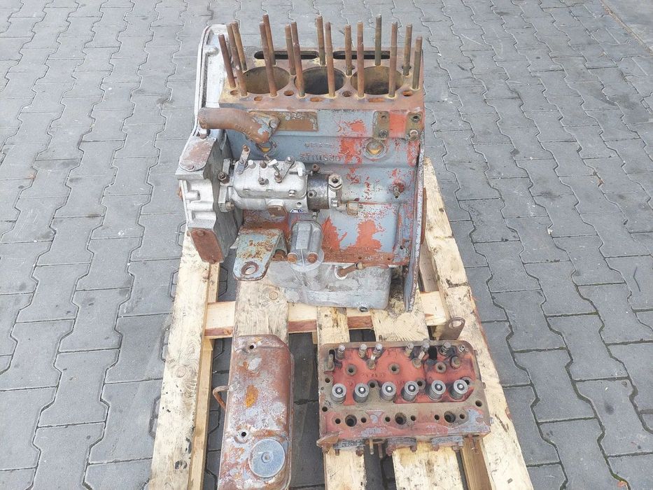 Silnik Perkins 3P 37111330 Głowica Blok Pompa uszkodzony , niekompletny Engine MF Massey Ferguson