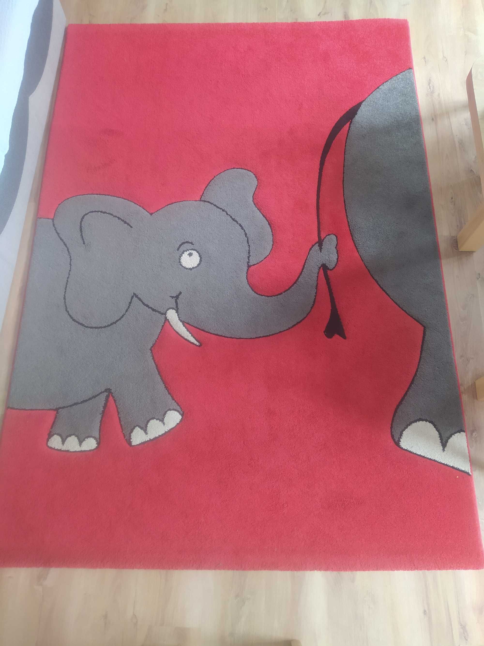Dywan dziecięcy 160x230 czerwony z szarym słoniem