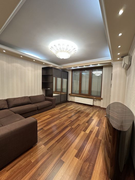 Продам 2-к м..Олимпийская ул.Жилянская Саксаганского Антоновича