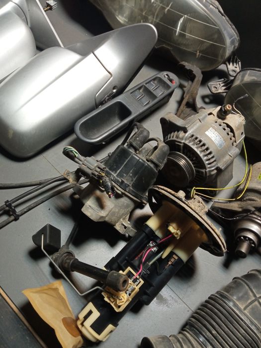 Honda HRV 1.6 alternator  lusterko prawe  pompka paliwa