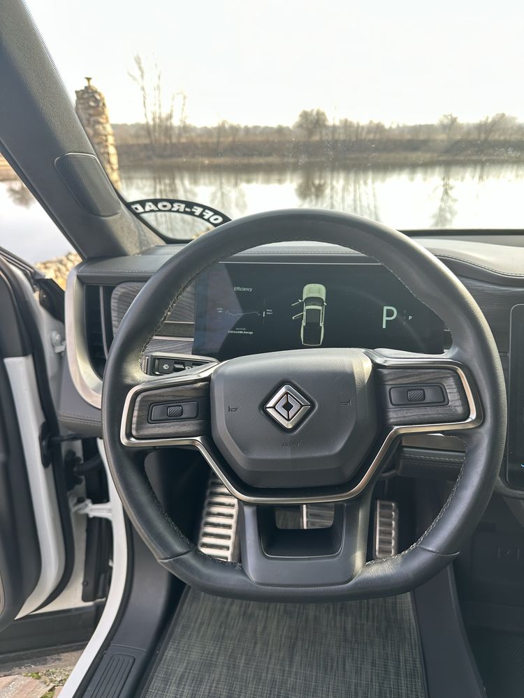 RIVIAN R1T Adventure