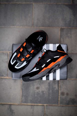 Купить мужские черные кроссовки с оранжевой вставкой Adidas Niteball