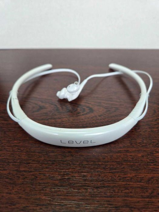 Гарнітура / бездротові навушники Samsung Level U на запчастини.