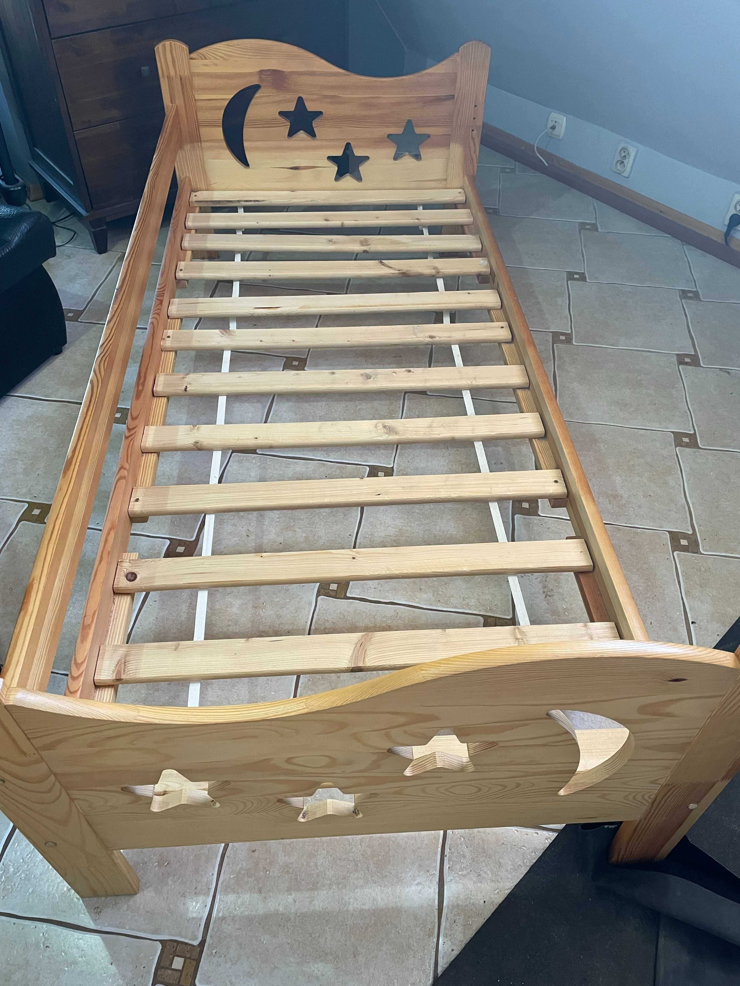 Łóżko dziecięce drewniane z materacem i szufladą