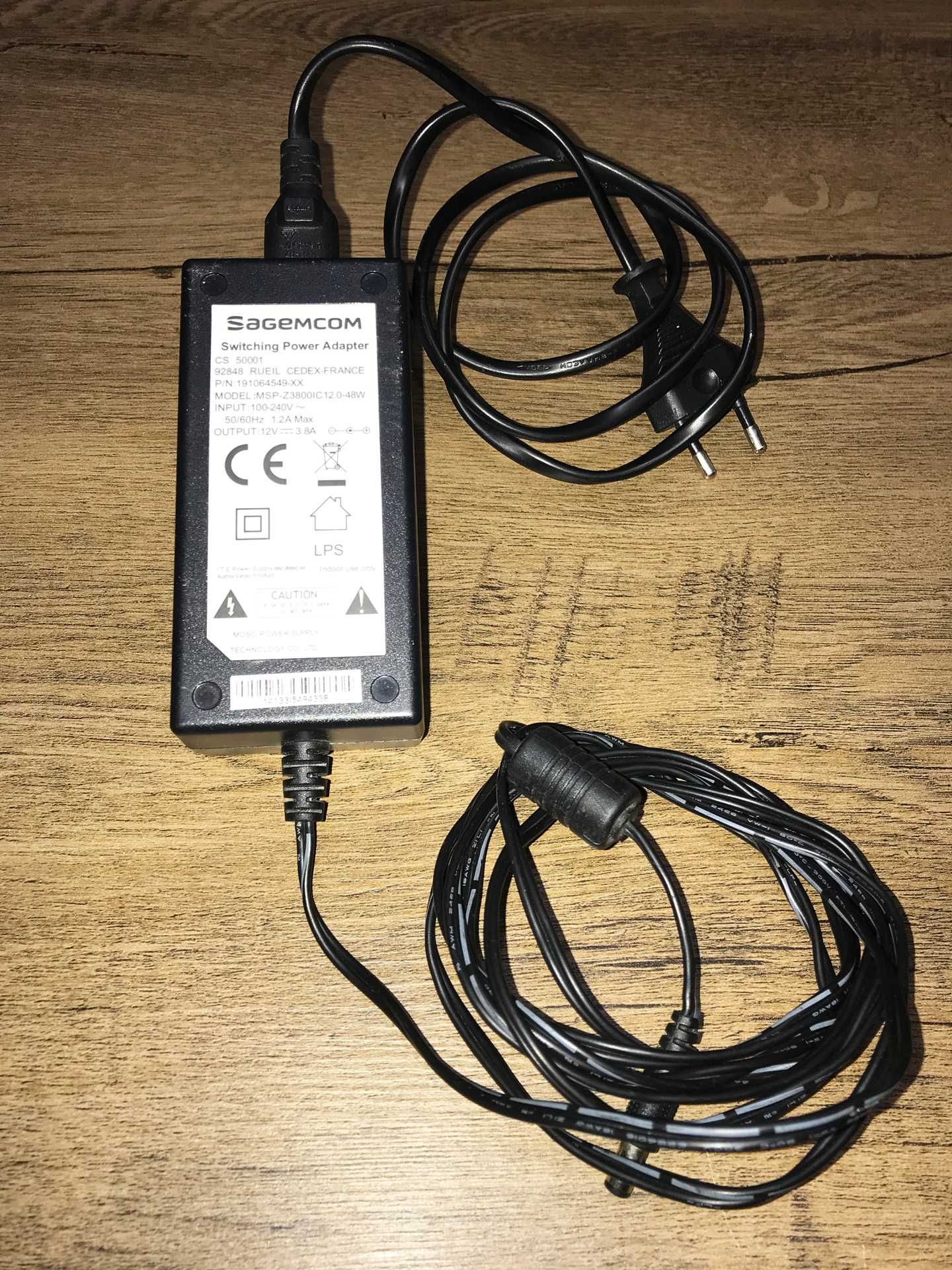 Ładowarka/kabel zasilający Sagemcom, 12V, 3,8A