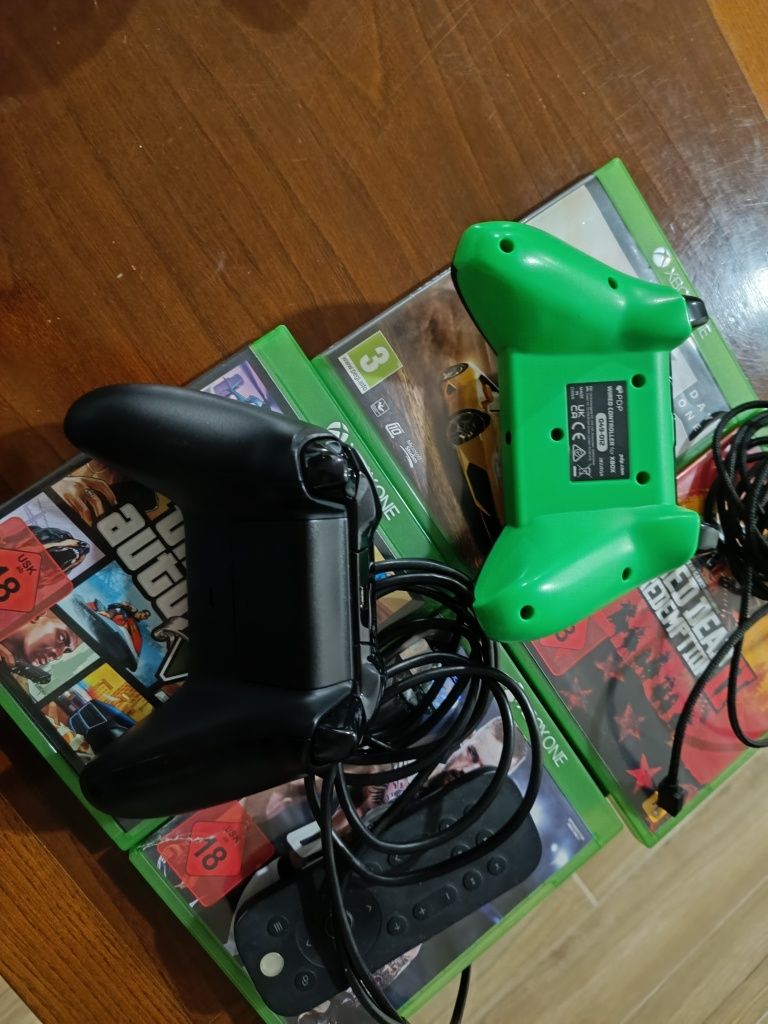 XBOX one 500gb com 2 comandos e jogos