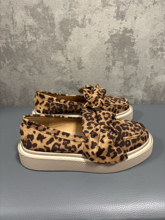 Buty w modnym wzorze panterki , nowe