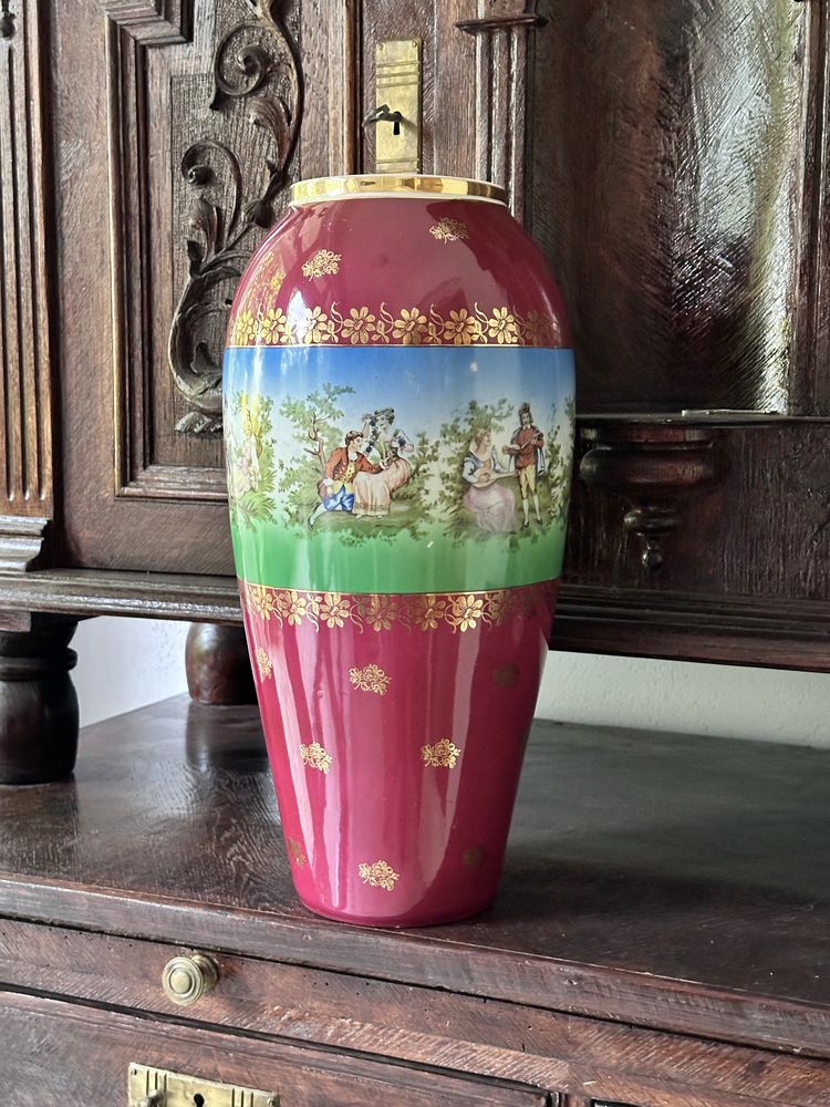 Duży porcelanowy wazon z Chodzieży z serii Wiedeńska Miłość, 43 cm