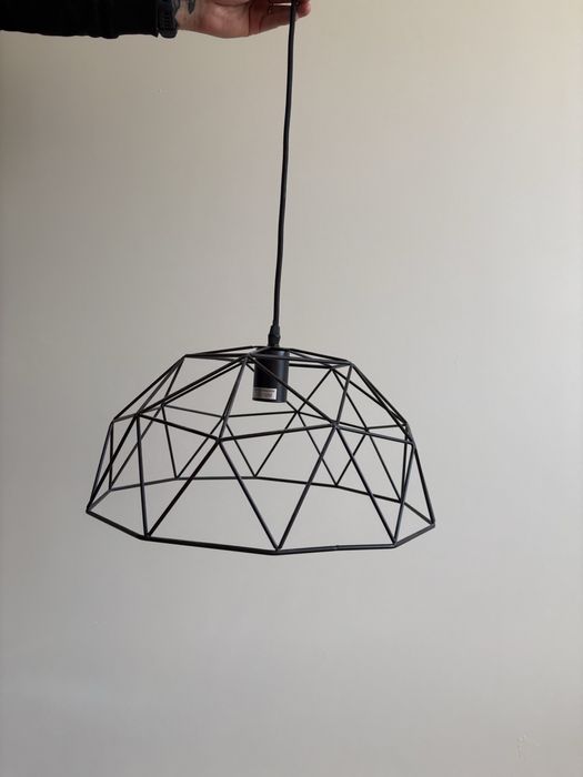 Czarna lampa wisząca