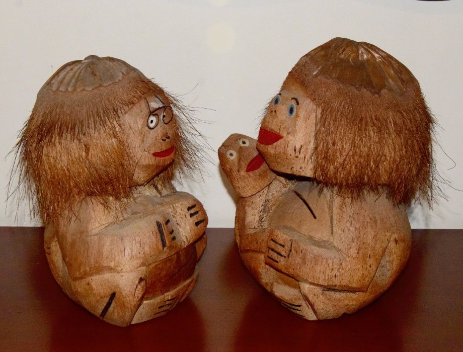 Casal de Macacos esculpidos em casca de coco