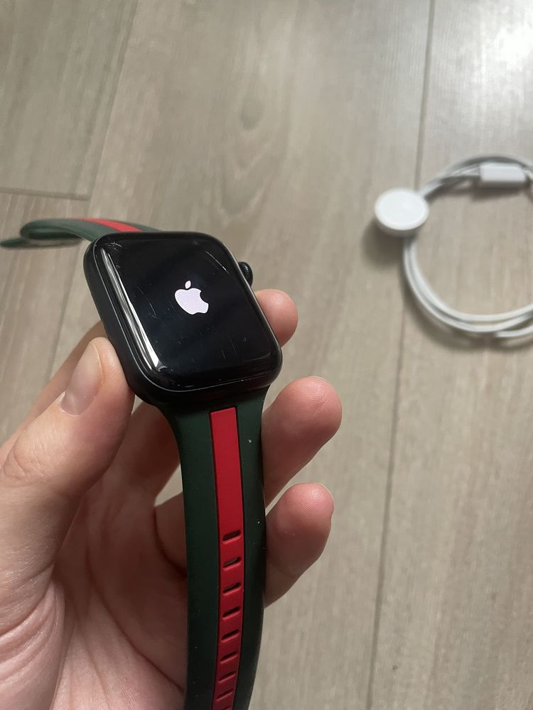 продам Apple Watch SE 2 44 в хорошому стані!