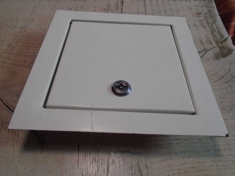 kratka drzwiczki rewizyjne metalowe