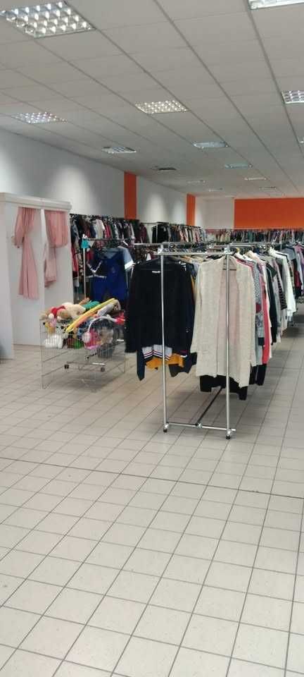 Sklep Lokal z Odzieżą Używaną Second Hand Lumpeks Radomsko 200m2