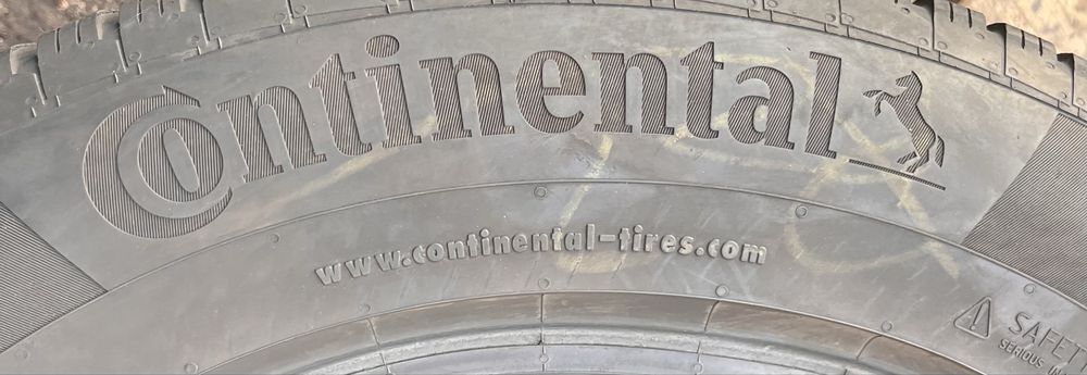Зимові шини пара 215/65 r17 Continental