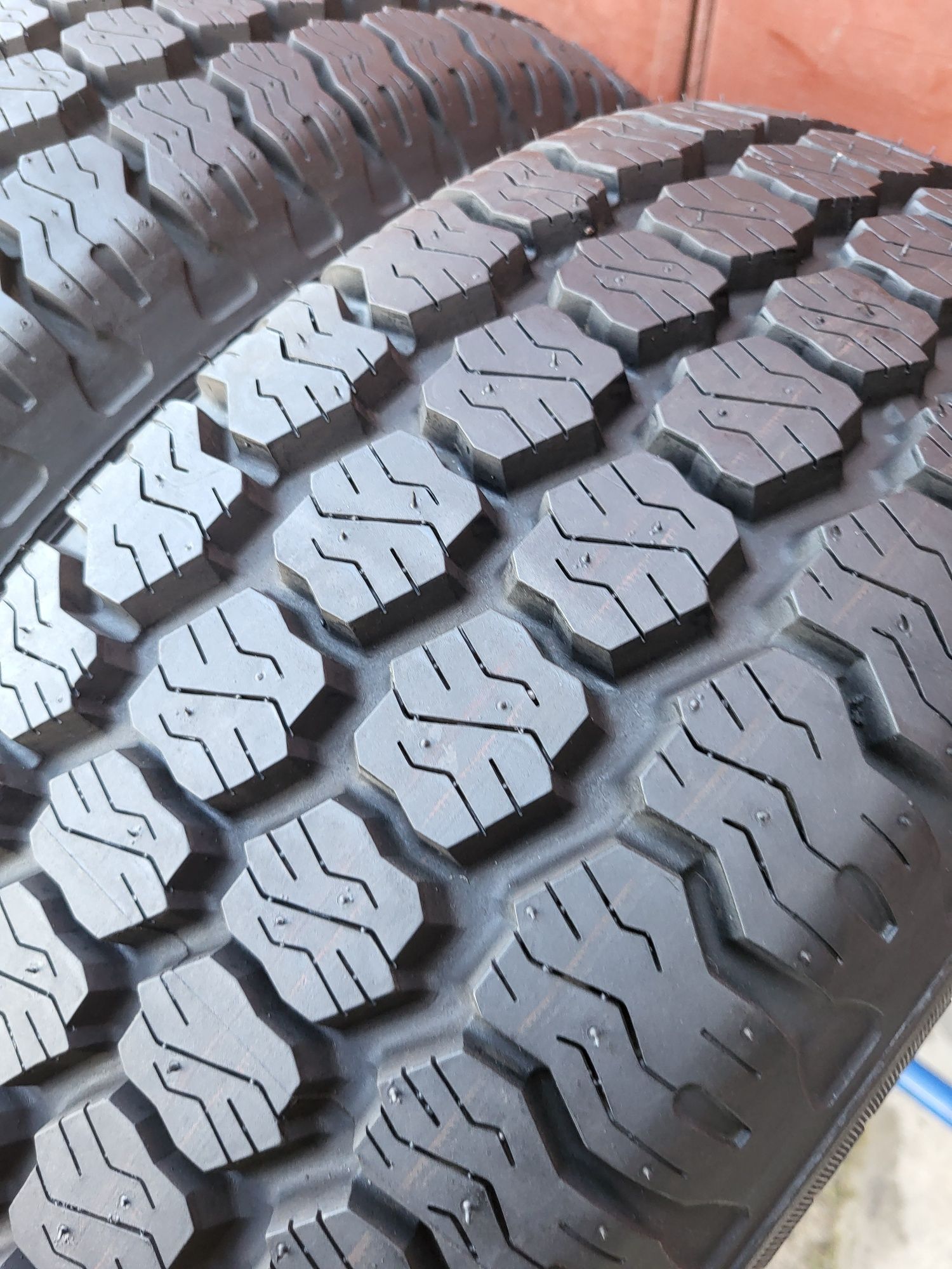 215/65/16C R16C GoodYear Cargo Vector 4шт ціна за 1шт шини