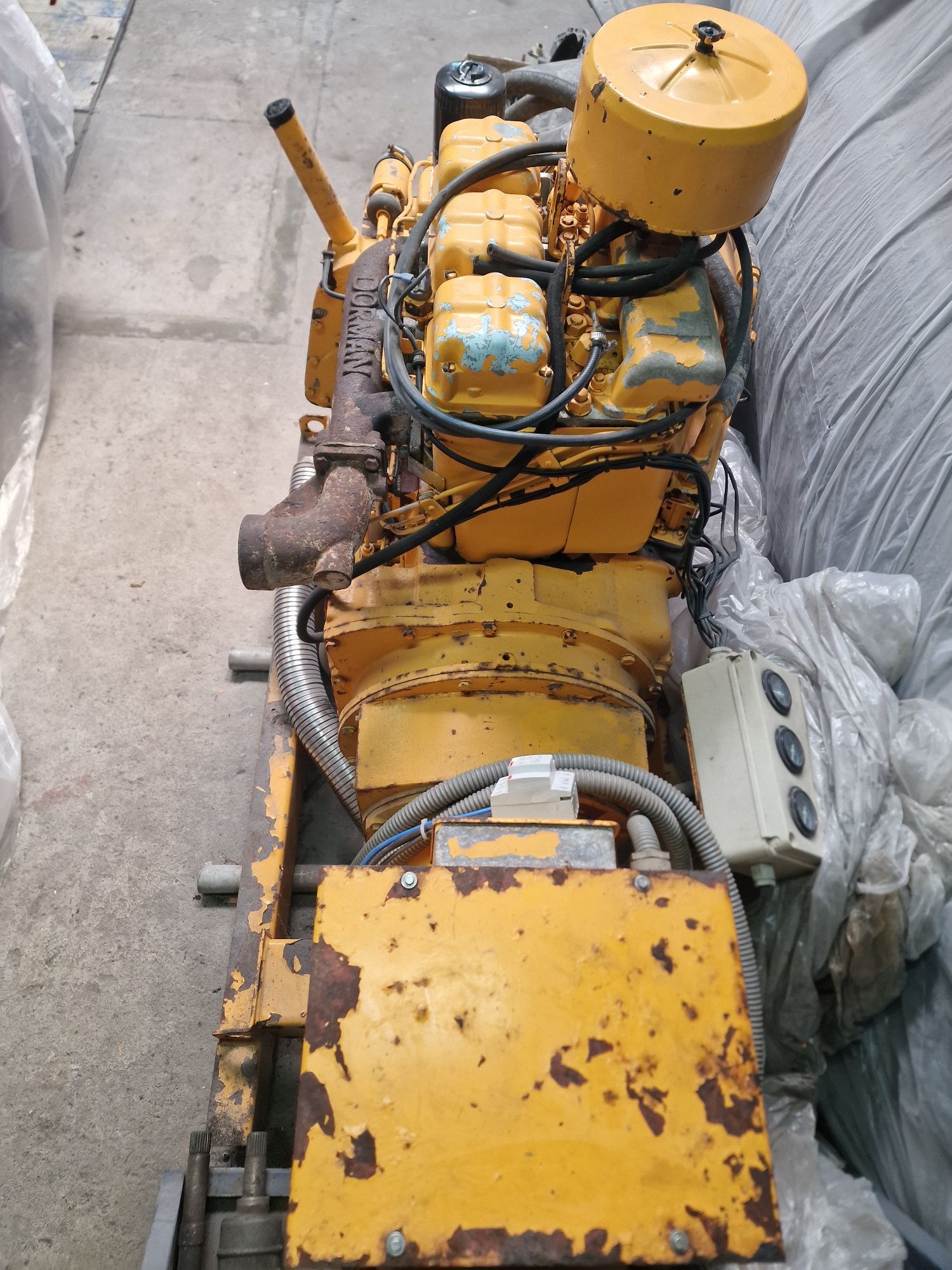 Gerador trifásico 28KVA