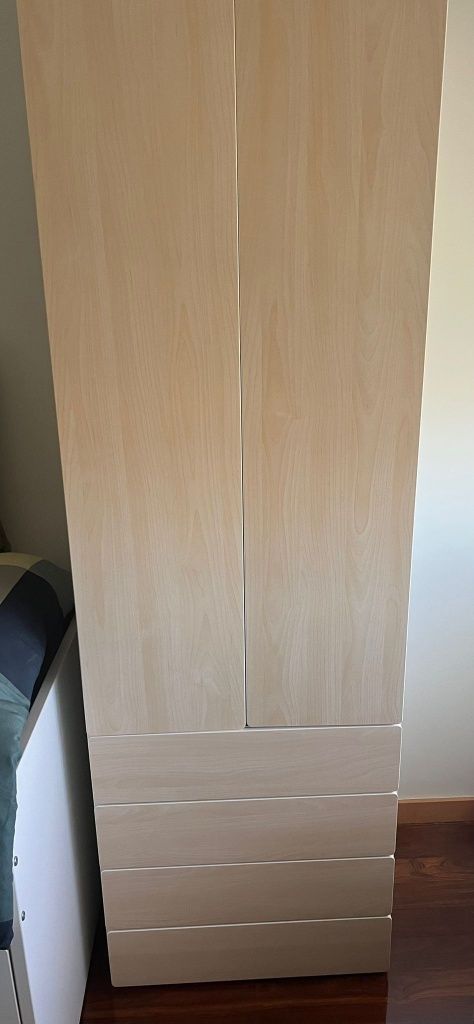 Roupeiro e estante para quarto como nova