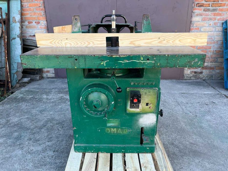 Станок верикально фрезерний..Фрезерний станок по дереву