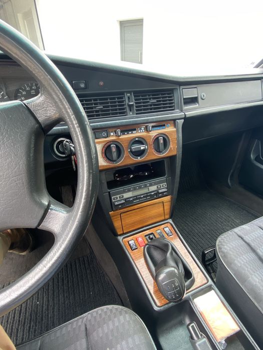 Mercedes-Benz 190E