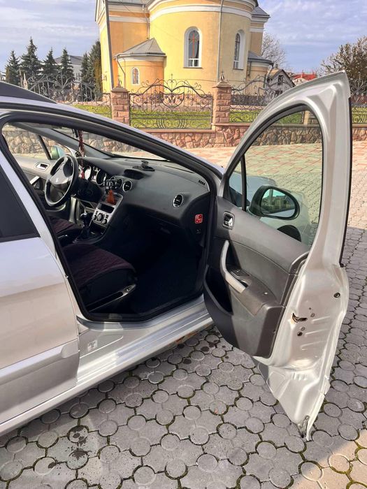 Проється Peugeot