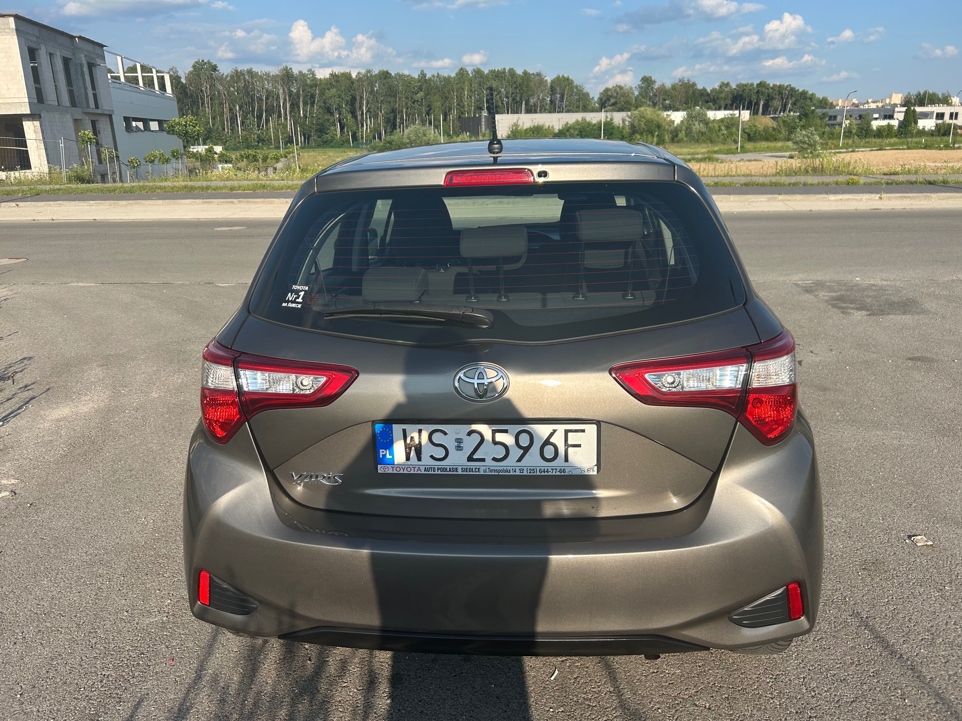 Toyota Yaris III zderzak klapa tyl 8X1 3T3 1F7 040 1G2 1G3 3P0