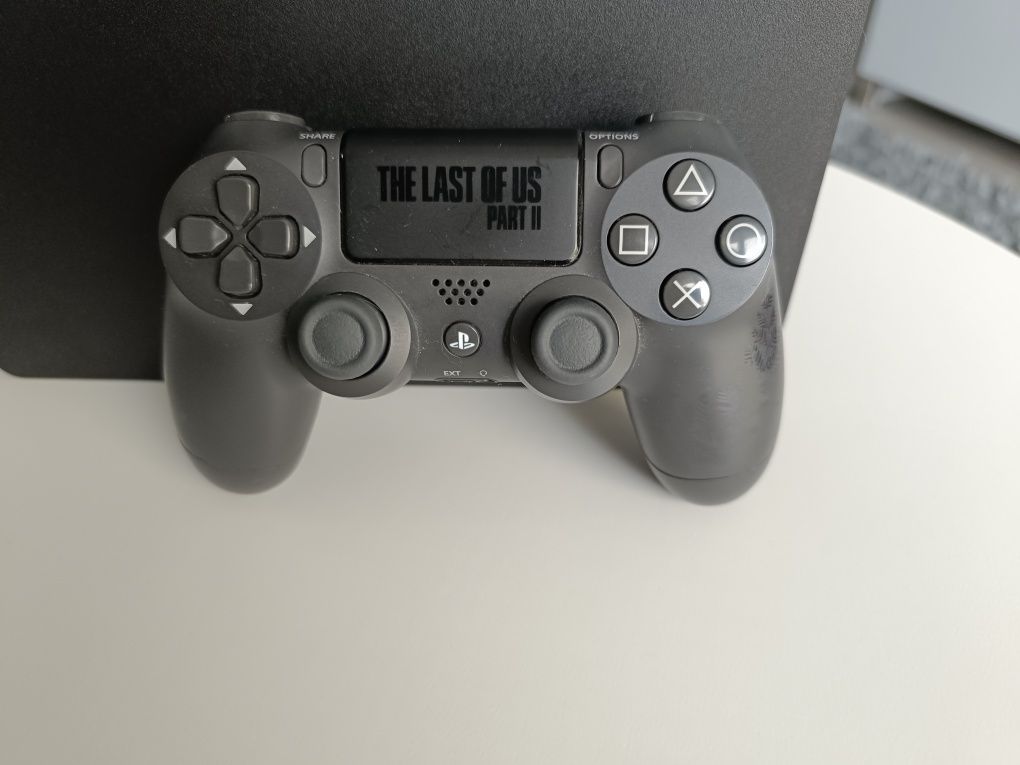 Ps4 com comando exclusivo