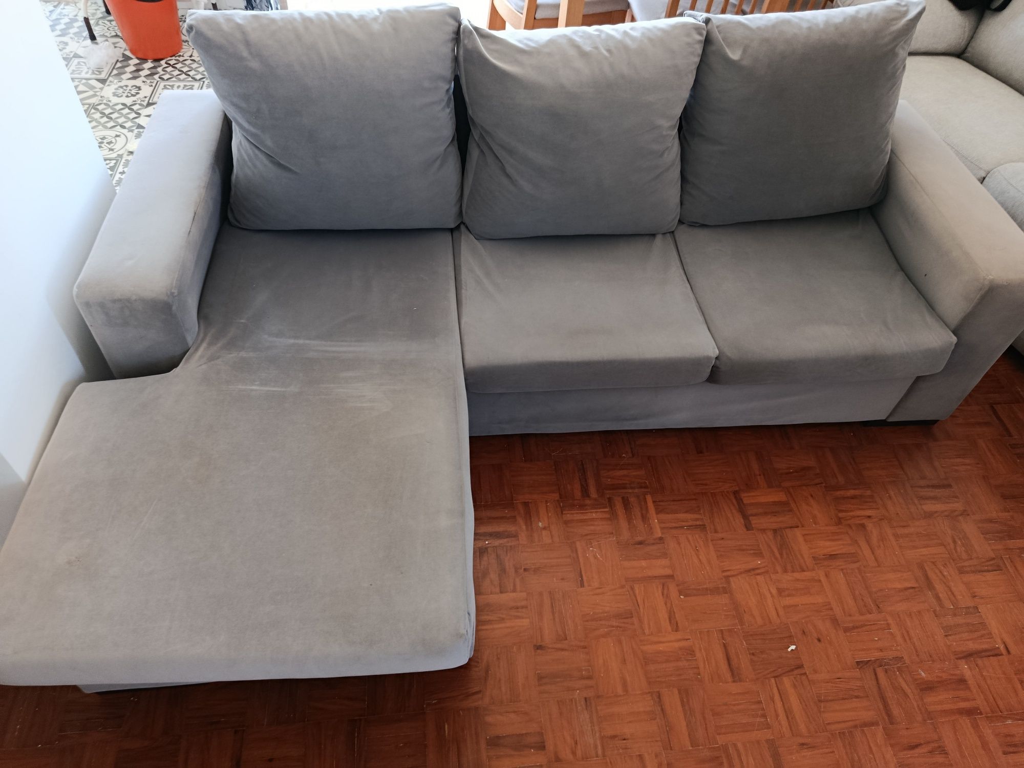 Sofá com chaise tanto para esquerda como para a direita
